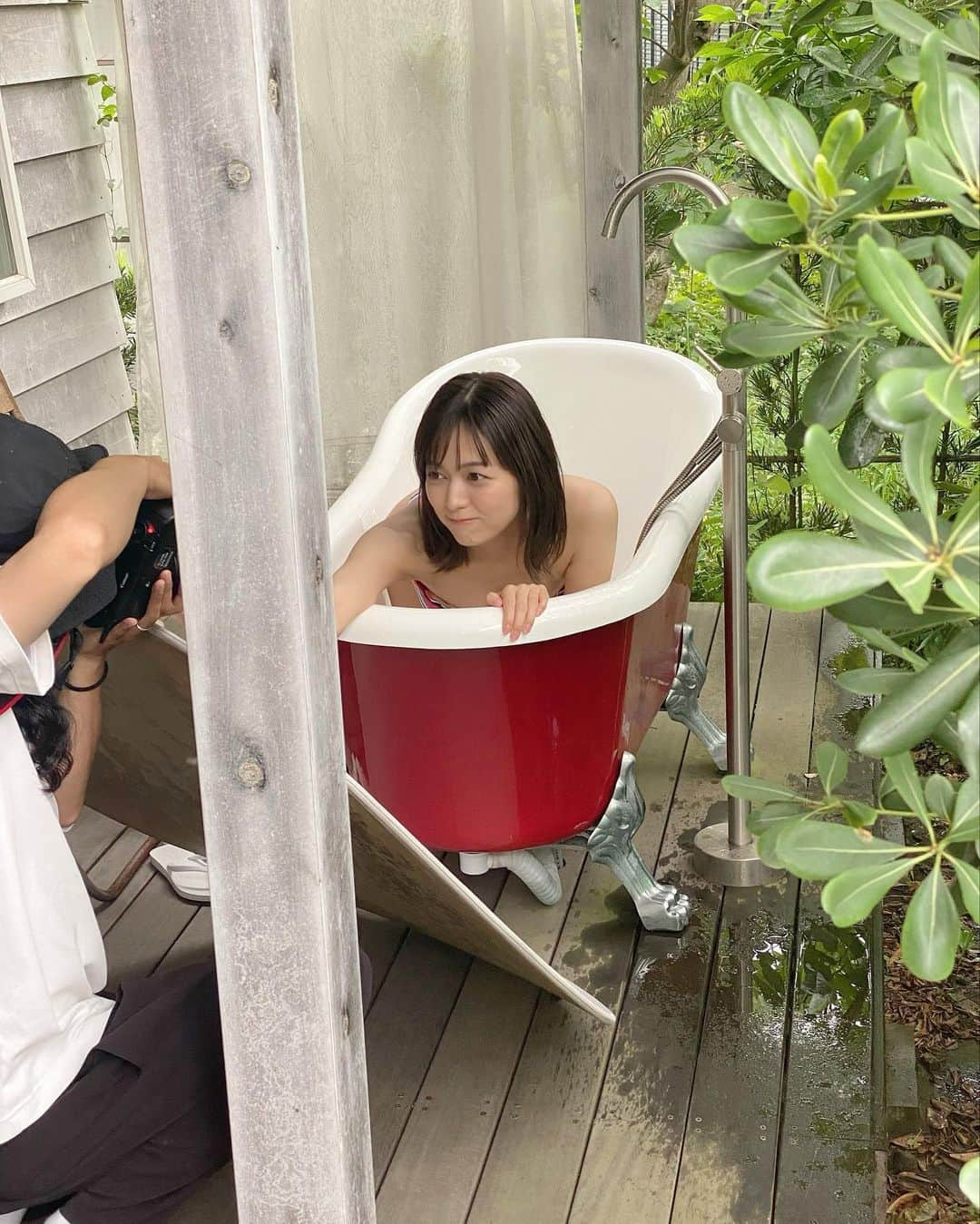 中村歩加さんのインスタグラム写真 - (中村歩加Instagram)「寒くなってきて 寂しくなったので夏の思い出🌺  今年の夏は、 色々充実させて貰えたなぁと実感しています☻  夏生まれなこともあって、 夏が終わっちゃったのは寂しいし、  なんなら今年あと2ヶ月しかないけど、  より楽しい1年を過ごせるように頑張ります✿  あゆたろうは周りに恵まれているね、とよく言われるのですが、  自分でもそうだなぁ～と思うので、 周りの方に、感謝の気持ちをたくさん伝えようと思います☀️  1枚目 ヤンジャンさんの撮影したとき 2枚目 生誕祭 3枚目 大好きな同期チャン 4枚目 お仕事で行ったナイトプール 5枚目 推しです 6枚目 ラーメン 7枚目 推しです 8枚目 モデルデビュー 9枚目 階段から落ちました記念 10枚目 仲良くなれて嬉しかった✿  #diary #夏の思い出  #ヤンジャン #ヤンジャングラビア #ヤングジャンプ #グラビア #グラビア撮影 #水着女子 #f #fyp #TGS2023 #azulbymoussy #スト6 #鉄拳 #鉄拳8 #ストリートファイター  #streetfighter #ハイキュー #影山飛雄」10月7日 21時40分 - nakamuland_official