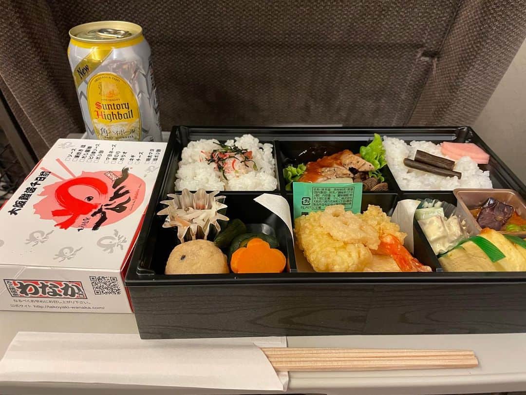 黒瀬純のインスタグラム：「大阪でお仕事して 帰りの新幹線で1人パーティー ウケたと言っていいでしょう #漫才2本と #お収録」