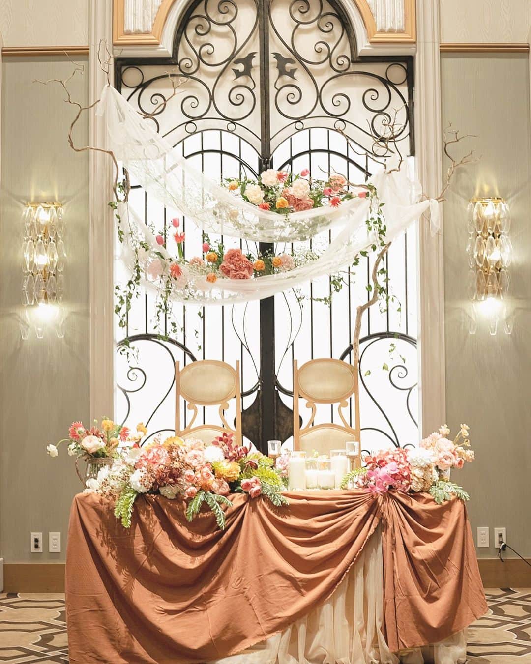 TRIFOGLIA NAGOYA 【トリフォーリア】のインスタグラム：「. 高砂装花はお花屋さんとの 打ち合わせで 2人にぴったりの フルオーダメーイドの コーディネートを 作っていきます🩰🌸🫧  －－－ ⁡ ☺︎ いいね&フォロー&保存もお願いします！ ⁡  #高砂装花  #トリフォーリアnagoya  #トリフォ花嫁  ⁡ #チャペル #結婚式 #名古屋結婚式 #名古屋結婚式場  #プレ花嫁 #おしゃれ花嫁 #名古屋プレ花嫁  #プレ花嫁さんと繋がりたい  #全国のプレ花嫁さんと繋がりたい  #2023婚 #結婚式で繋がろう #令和婚  #オリジナルウェディング #ウェディングレポ #結婚式アイデア」