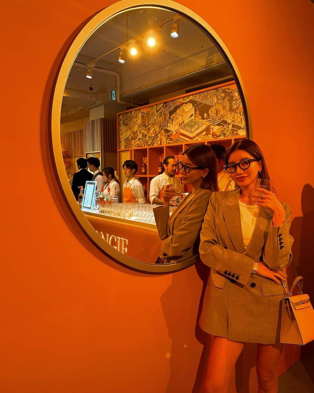 Kanna♡Ivyさんのインスタグラム写真 - (Kanna♡IvyInstagram)「Glenmorangie A Tale of Tokyo Launch Party  オレンジで統一されたファッションナブルな空間🍊  画家の山口晃さんが東京のコントラストを表現した遊び心溢れるアートワークパッケージがとっても素敵だった🧡  #PR#glenmorangie  #ATaleofTokyo #drinkresponsibly」10月7日 21時45分 - kkkkkkanna