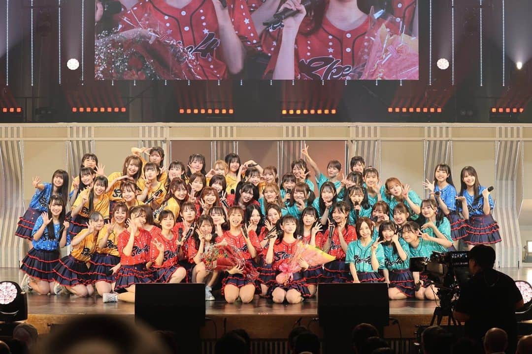 江籠裕奈のインスタグラム：「⁡ 10月1日のコンサートがわたしにとって SKE48として出演する最後のコンサートでした☁️ センチュリーホールはお披露目の場所で 思い出の会場でもあったのでうれしかったな。 最後の曲ではメンバーのみんな、スタッフさん、ファンの皆さんが協力してくださってサプライズをして頂いたりして 笑顔で終われそうだったのに大号泣でした🥲笑 たくさんの愛をありがとう！🧡」