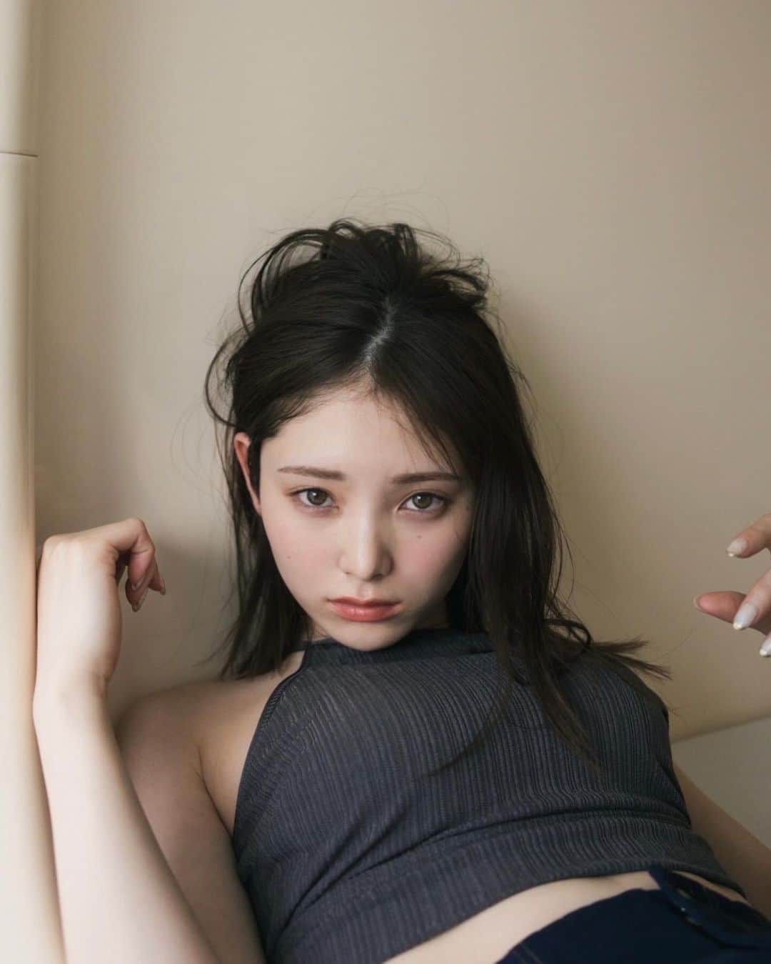橋下美好のインスタグラム：「懐かしのデータ🤫  今日はどんな一日を過ごしてた？ 私は最近ハマってるヤムウンセンを食べました。  もう食べたい、ヤムウンセン。  ┈┈┈┈┈┈┈┈┈┈┈┈┈┈┈┈┈┈┈┈  カメラマン　　HIROKAZU スタイリスト　川上舞乃 ヘアメイク　　吉田美幸」
