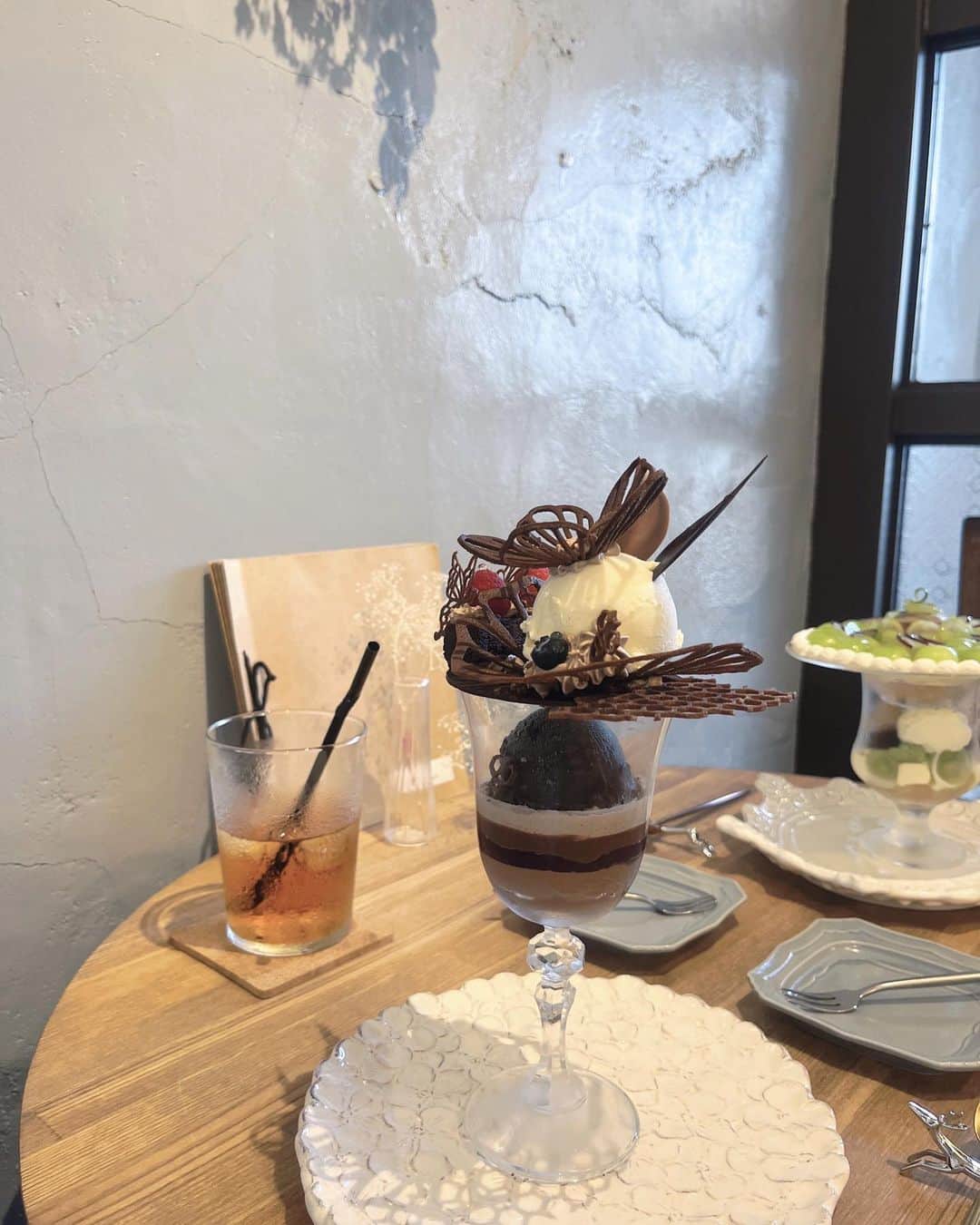 高雄さやかさんのインスタグラム写真 - (高雄さやかInstagram)「カフェ𓂃𓈒𓏸  @daguet_parfaiteria   平和記念公園近くにあります❀  とても美味しくて感動ものでした♡⃜  食器も可愛い！  私が頼んだのは、 ◯ショコラパフェ  他にも季節によってメニュー変えてるみたいです✍︎  カレーも美味しかった(˶ˊᵕˋ˵)   …」10月7日 21時52分 - stu48_sayan