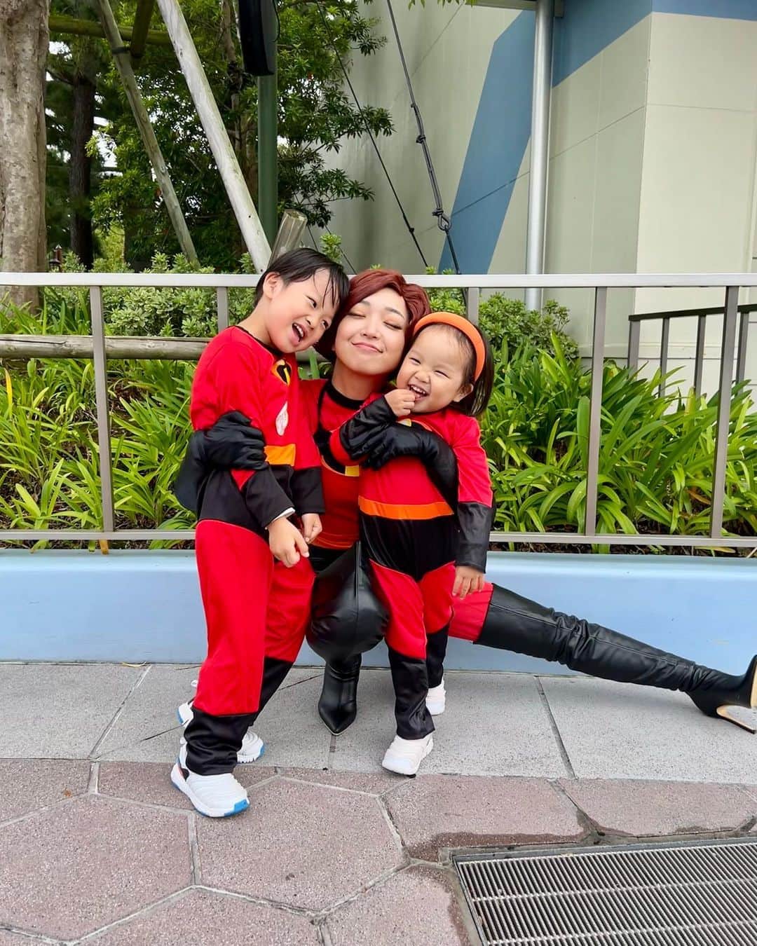 伊藤澄花のインスタグラム：「来年はなにやろうかな💭 2人ともなりきっててとっても可愛かった🥳  #disney #disneycosplay #disneycosplayer #Dハロ」