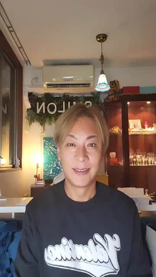 小椋ケンイチ(おぐねー)のインスタグラム：「インスタライブ🌃✨ 乾燥してきたね🍁」