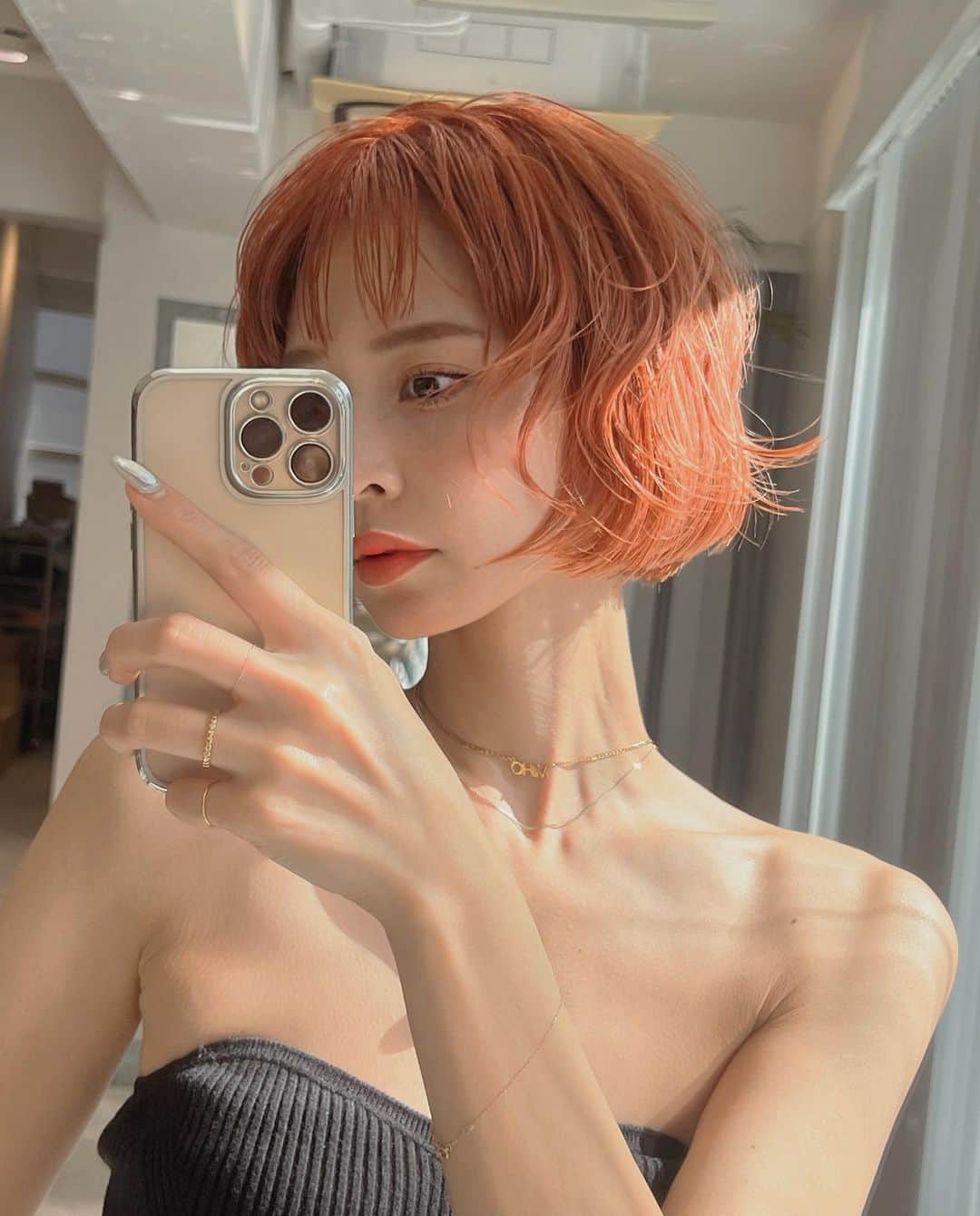 梅村実帆さんのインスタグラム写真 - (梅村実帆Instagram)「赤髪🧑🏻‍🦰な 3 days 🎶 髪の巻き方🌀とメイクも色々試し中です👄 髪と服のバランス難しいけど、新しいヘアは楽しい🖤」10月7日 22時02分 - miho11k