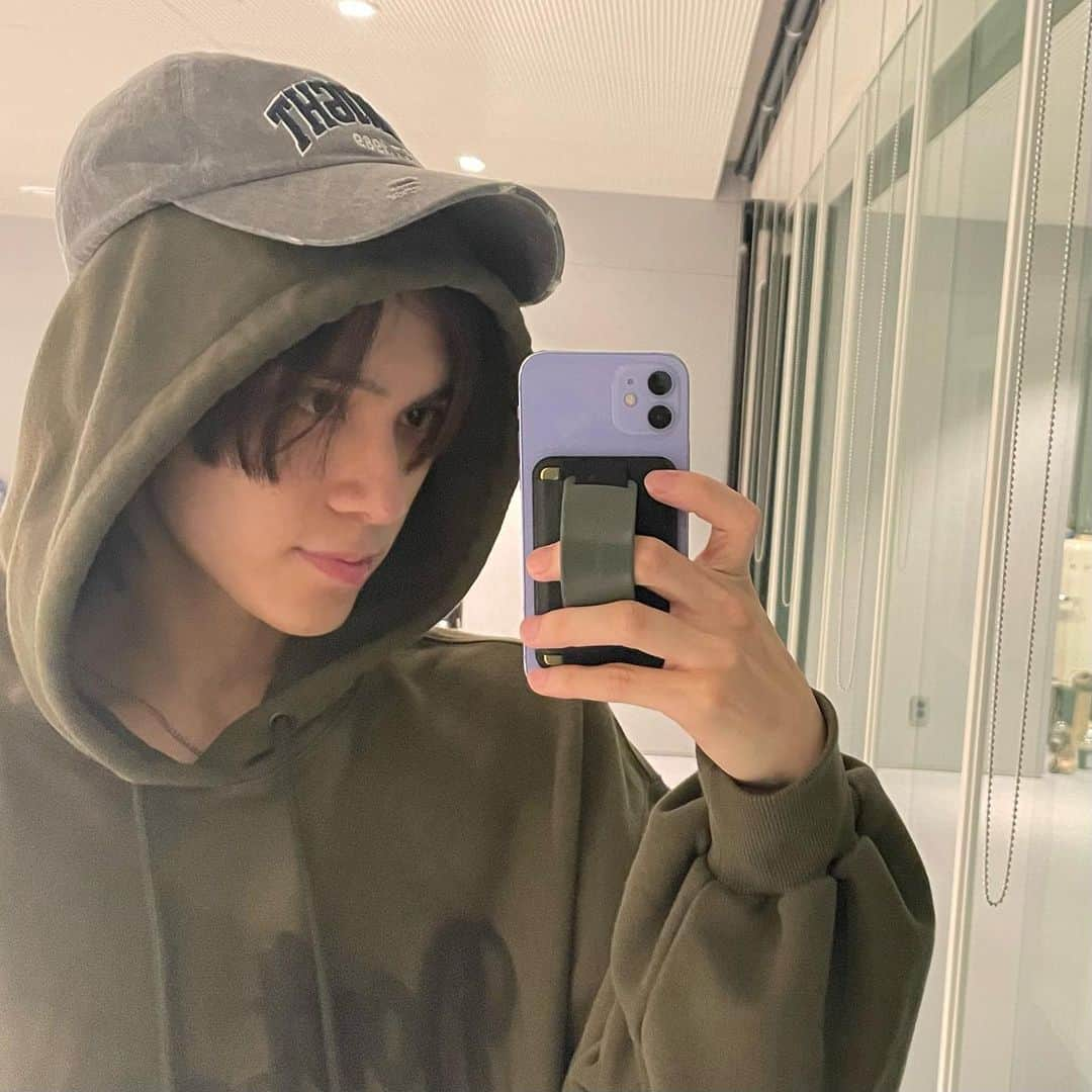 ヘンドリー（HENDERY）のインスタグラム：「😏」