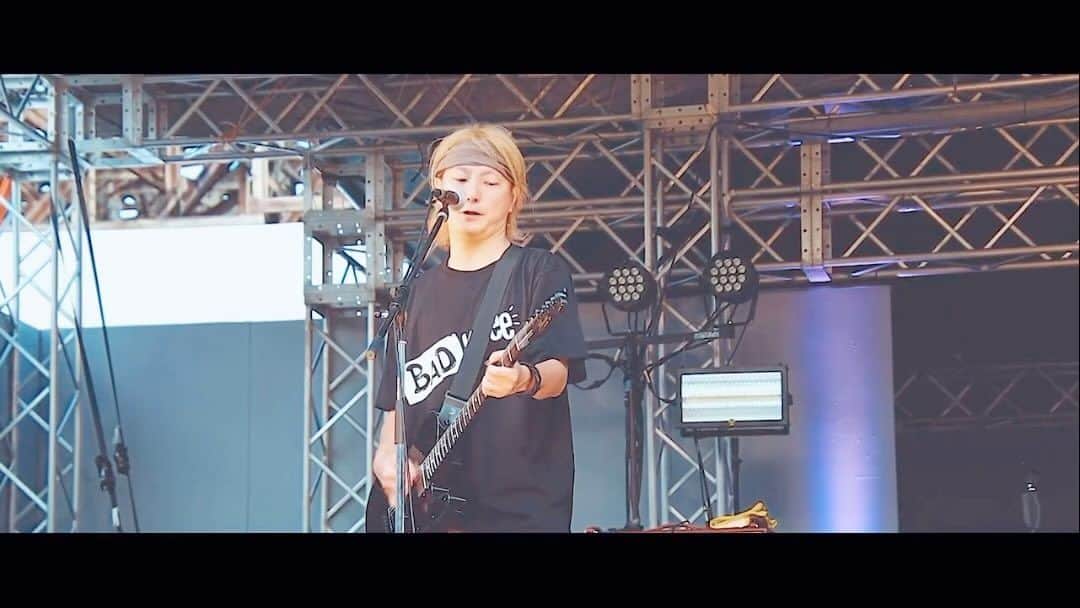 松隈ケンタのインスタグラム：「【🎸 Buzz72+ #ミナホ 10.8出演 🎸】  #FM802 MINAMIWHEEL 2023  ⚡️ 日時：10/8(日) 16:30〜 ⚡️ 会場：soma  ⬇️ チケットはこちらから！ eplus.jp/mw2023/066/  #Buzz72+ #バッドニー #BADKNee #25回目のミナ #minamiwheel  @fm802_minamiwheel」