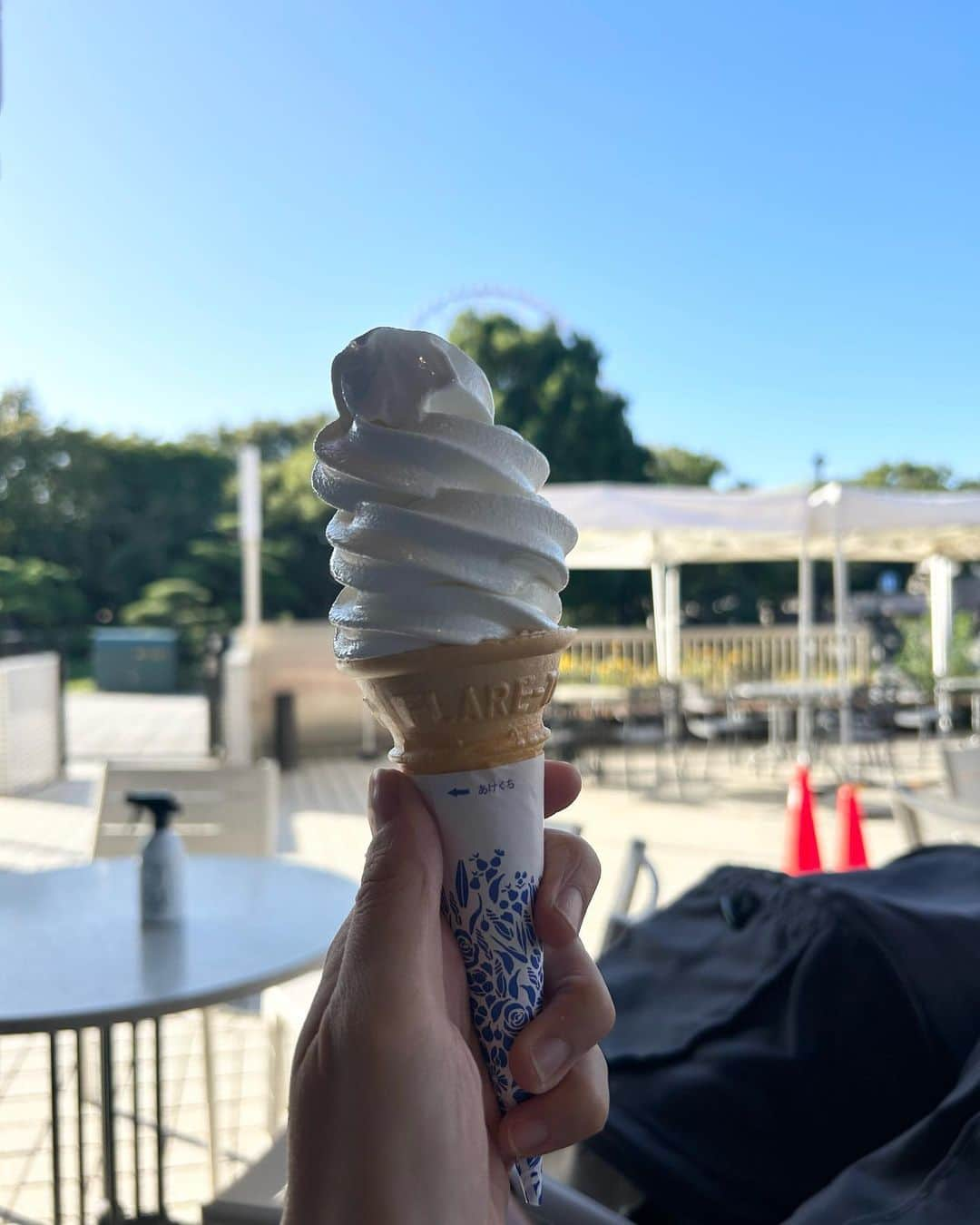 篠原菜月さんのインスタグラム写真 - (篠原菜月Instagram)「Tokyo Sea Life Park🐟🦀🐧✨ ⁡ 気持ちのいい秋晴れ！ 葛西臨海水族園へ遊びに🐟 私はなんと中学生以来、22年ぶりでした！ クロマグロの迫力ある泳ぎが圧巻🫢 👶👶は途中寝てしまったのでまたすぐ行きたいな〜 年パス買おうかな笑 ⁡ @garageofgoodclothing_official の展示会で気に入った タックマキシスカート🖤 さっそく履いてみたよ！ ハリのある素材でシルエットがかわいくて 1日中歩いてたけど、とっても動きやすかった✨ ⁡ ⁡  #葛西臨海公園#葛西臨海水族園#3連休#tokyosealifepark#双子ママ#双子育児#男女双子#秋冬コーデ#秋冬ファッション#タックマキシスカート#garageofgoodclothing#休日コーデ」10月7日 22時11分 - natsukishinohara