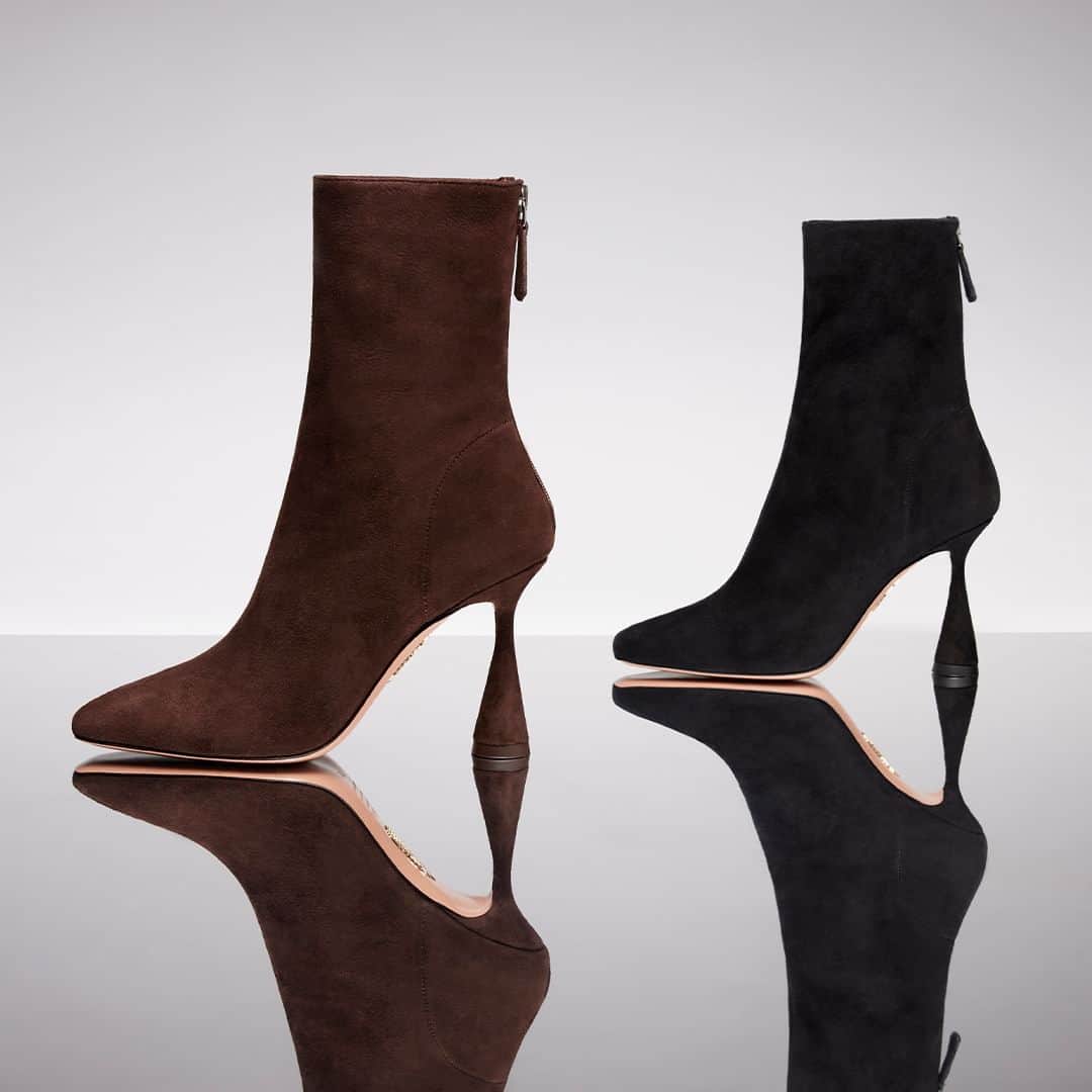 Aquazzuraのインスタグラム：「Looking for the statement boot of the season? We’ve got you. Amore Bootie 95 merges classic silhouette with a remarkable sculptural heel, creating just the right amount of contrast   #AQUAZZURA  #AQUAZZURABooties」