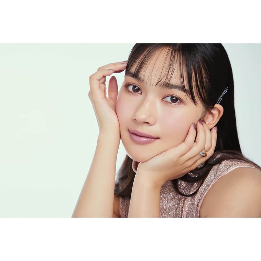 のインスタグラム：「こちらも@vocemagazine より！ 📸 @nara__yee  💄 @paku_chan  👗 @kaori.kawasaki76」