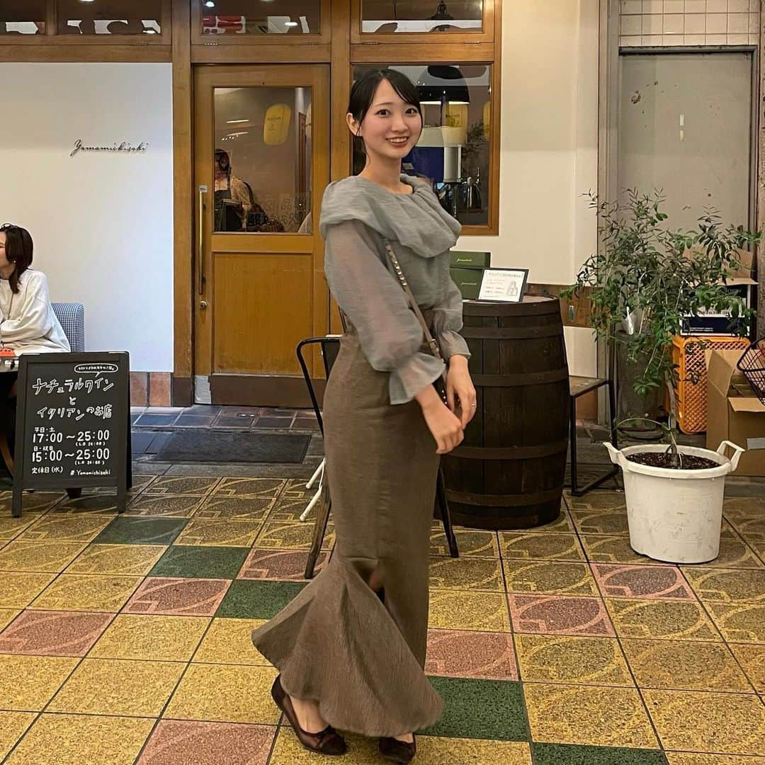 KANAKAさんのインスタグラム写真 - (KANAKAInstagram)「@louere.official   前から見たらストレート、後ろはマーメイドのスカート♡可愛すぎる、、！  秋らしいヘリンボーン柄で、涼しめの生地だから今の時期にぴったり！ お気に入りのスカート🫶🏼  #louere #ルエレ #junoah #junoahコーデ #スカート #ヘリンボーン #秋服  #タイアップ」10月7日 22時18分 - canika_1111