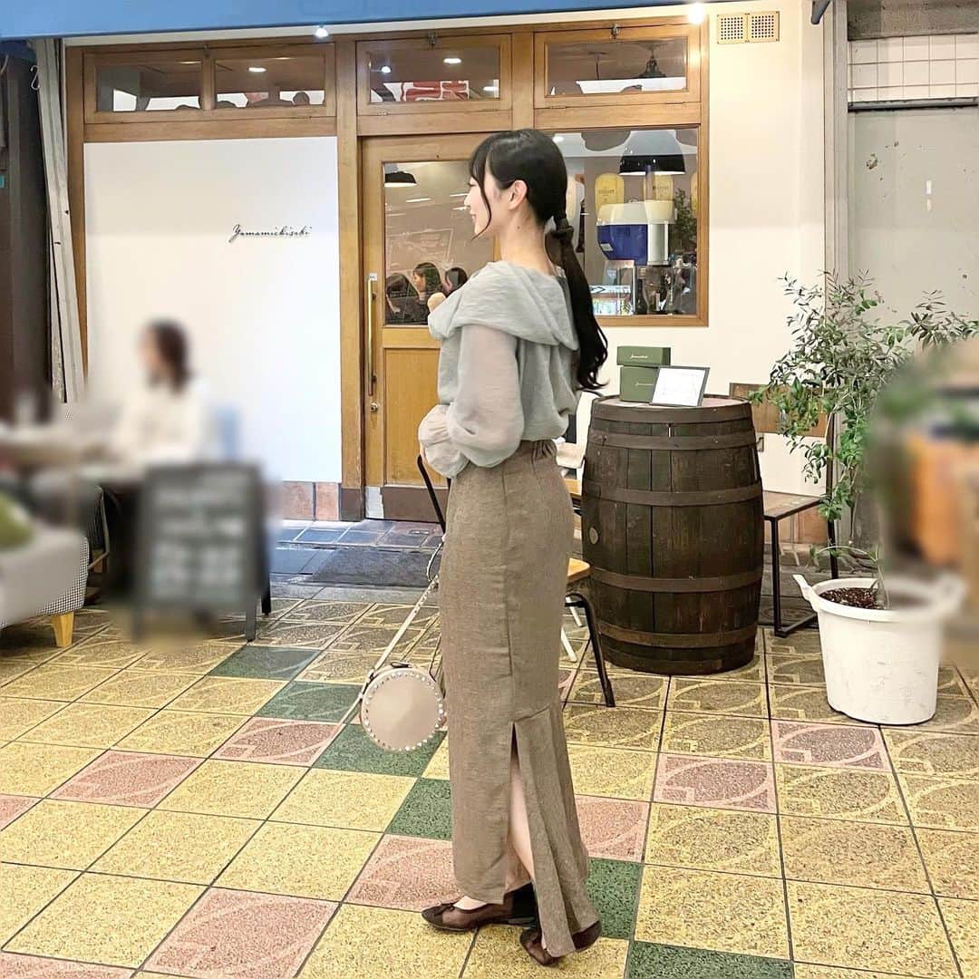 KANAKAさんのインスタグラム写真 - (KANAKAInstagram)「@louere.official   前から見たらストレート、後ろはマーメイドのスカート♡可愛すぎる、、！  秋らしいヘリンボーン柄で、涼しめの生地だから今の時期にぴったり！ お気に入りのスカート🫶🏼  #louere #ルエレ #junoah #junoahコーデ #スカート #ヘリンボーン #秋服  #タイアップ」10月7日 22時18分 - canika_1111