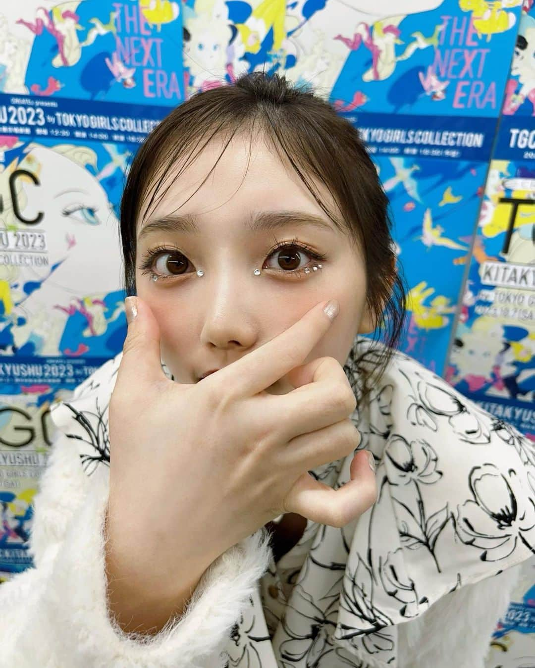 与田祐希さんのインスタグラム写真 - (与田祐希Instagram)「#よだめん #TGC北九州 #majesticlegon  可愛いお洋服とキラキラなメイクでした⛄️💎  (そして先程の空港に続いて #映画OUTちゃっかり宣伝　 in TGC北九州)」10月7日 22時20分 - yodayuuki_oimo