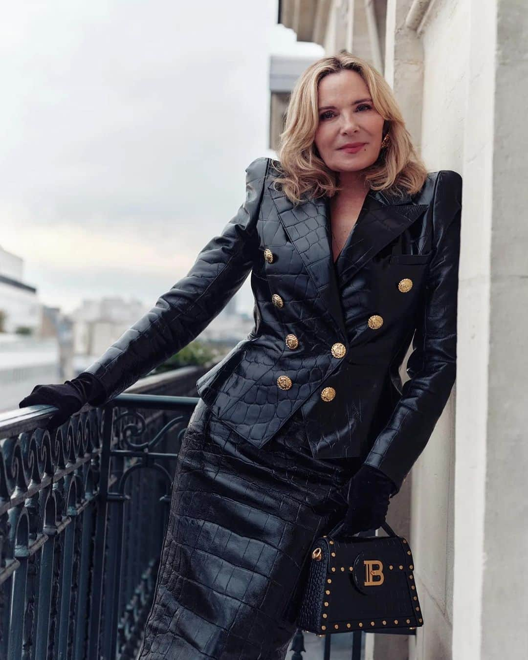 オリヴィエ・ルスタンさんのインスタグラム写真 - (オリヴィエ・ルスタンInstagram)「The ICON in Balmain 🖤 @kimcattrall」10月7日 22時30分 - olivier_rousteing