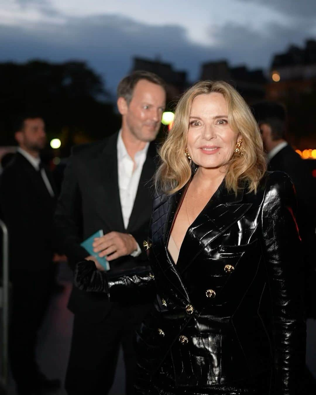 オリヴィエ・ルスタンのインスタグラム：「I have no word to express my love for @kimcattrall  Elegance , icon , kindness. Kim you are the ray of light for all of us. Keep shining and inspiring us. I love You」