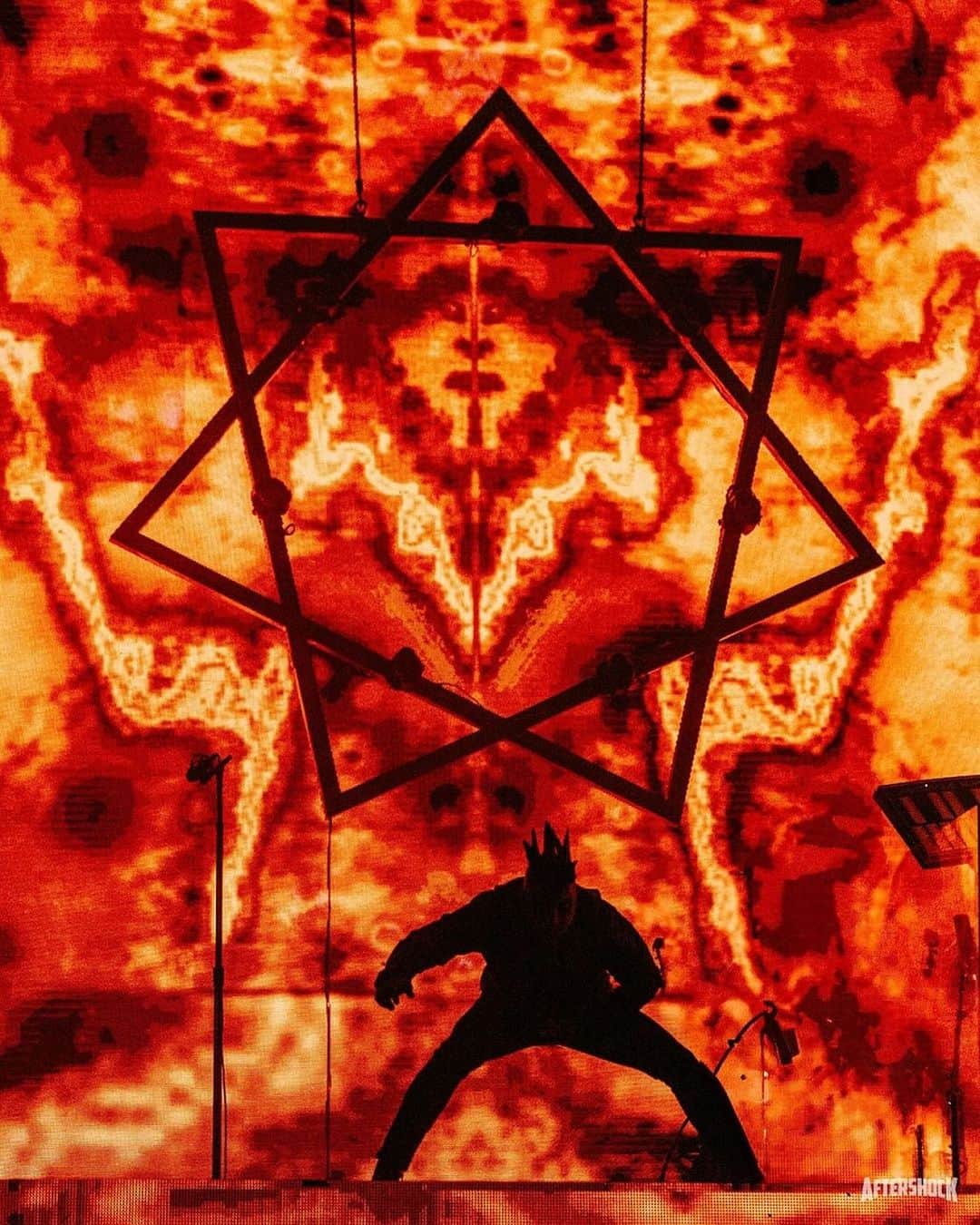 Revolverさんのインスタグラム写真 - (RevolverInstagram)「Adam Jones had teased that TOOL might “dig a couple oldies out” on their fall tour, and they did just that last night at Aftershock festival, playing “Swamp Song” and “Ænema” for the first time since 2020. Those songs joined “Rosetta Stoned,” which the band had reintroduced on the opening night of the trek, playing it with vocals for the first time since 2009.   TOOL’s tour continues tomorrow with a stop at Power Trip festival.   📸: @stvthrasher for @aftershockfestival」10月7日 22時33分 - revolvermag