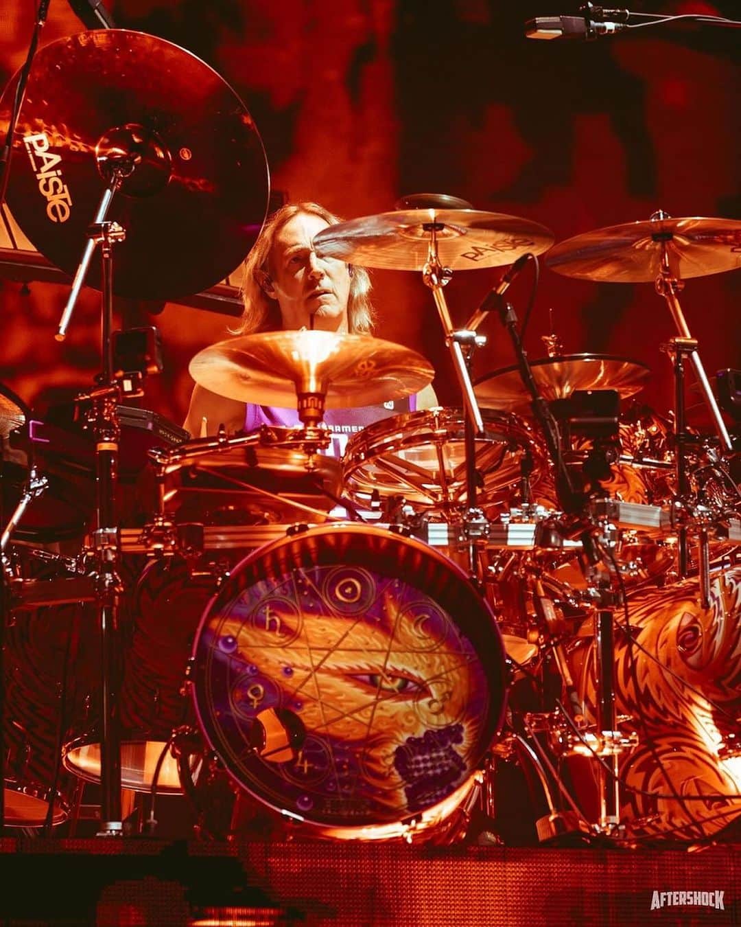 Revolverさんのインスタグラム写真 - (RevolverInstagram)「Adam Jones had teased that TOOL might “dig a couple oldies out” on their fall tour, and they did just that last night at Aftershock festival, playing “Swamp Song” and “Ænema” for the first time since 2020. Those songs joined “Rosetta Stoned,” which the band had reintroduced on the opening night of the trek, playing it with vocals for the first time since 2009.   TOOL’s tour continues tomorrow with a stop at Power Trip festival.   📸: @stvthrasher for @aftershockfestival」10月7日 22時33分 - revolvermag