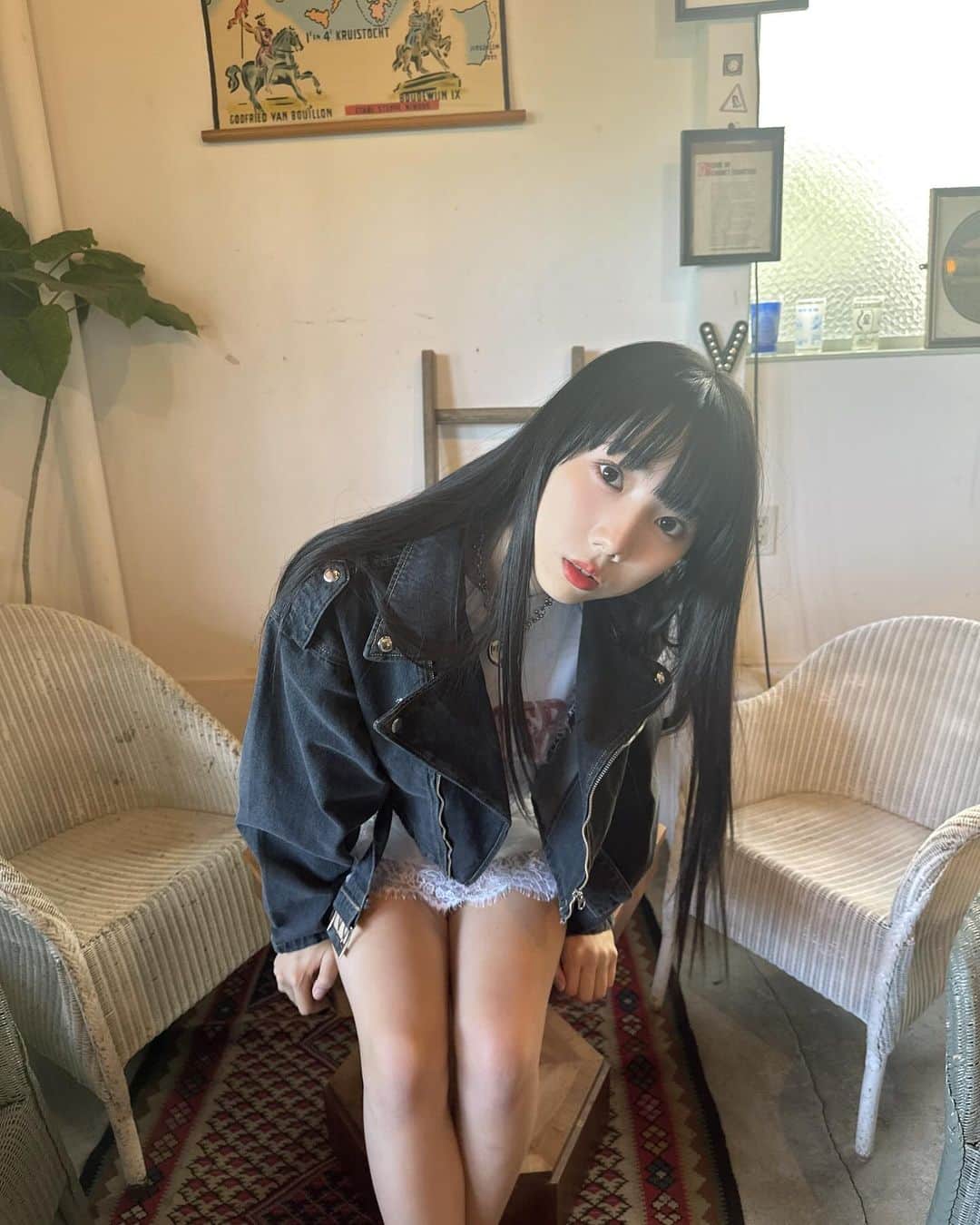 宇佐美空来さんのインスタグラム写真 - (宇佐美空来Instagram)「デニムのライダースかわいい 🖤  #07 #jk #fjk #idol #アイドル #高校生 #デニム #ライダースデニムジャケット #jouetie #黒髪 #黒髪ロング #followme」10月7日 22時48分 - sora_usami