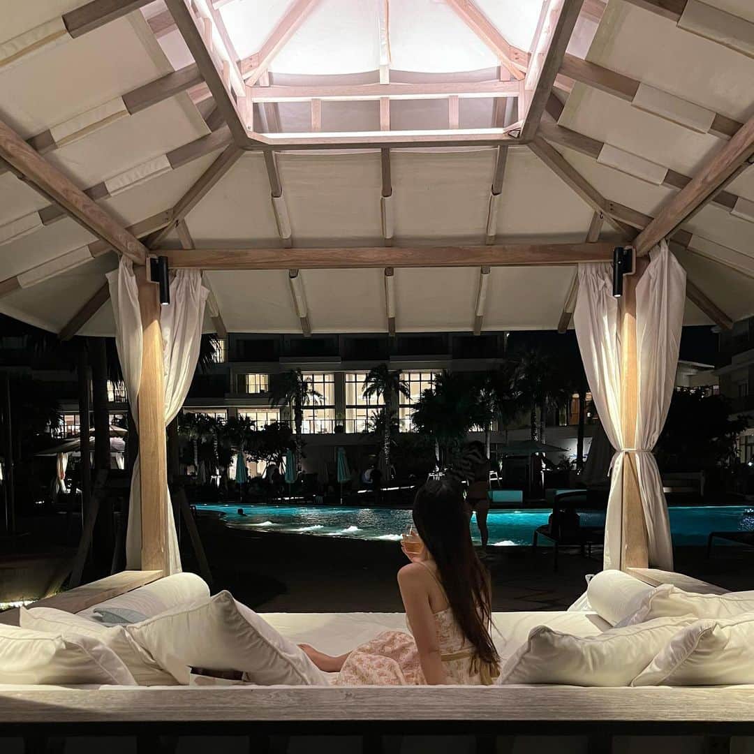 若松来海さんのインスタグラム写真 - (若松来海Instagram)「🌃🌴🥂🤍 ⁡ ⁡ ⁡ ⁡ ⁡ ⁡ ⁡  #anaintercontinentalishigakiresort #anaインターコンチネンタル石垣リゾート  #ホテルプール  #リゾート  #リゾートホテル #resort  #水着 #水着女子  #水着コーデ  #ダーリッチ #darich  #ホカンス  #プールパーティー  #swimwear #japantravel #japantrip #沖縄旅行  #沖縄観光 #沖縄グルメ  #沖縄ホテル #石垣島旅行  #石垣島グルメ  #石垣島ホテル  #island #islandlife #カバナ  #shein購入品  #shein  #ワンピースコーデ」10月7日 22時45分 - mllklog