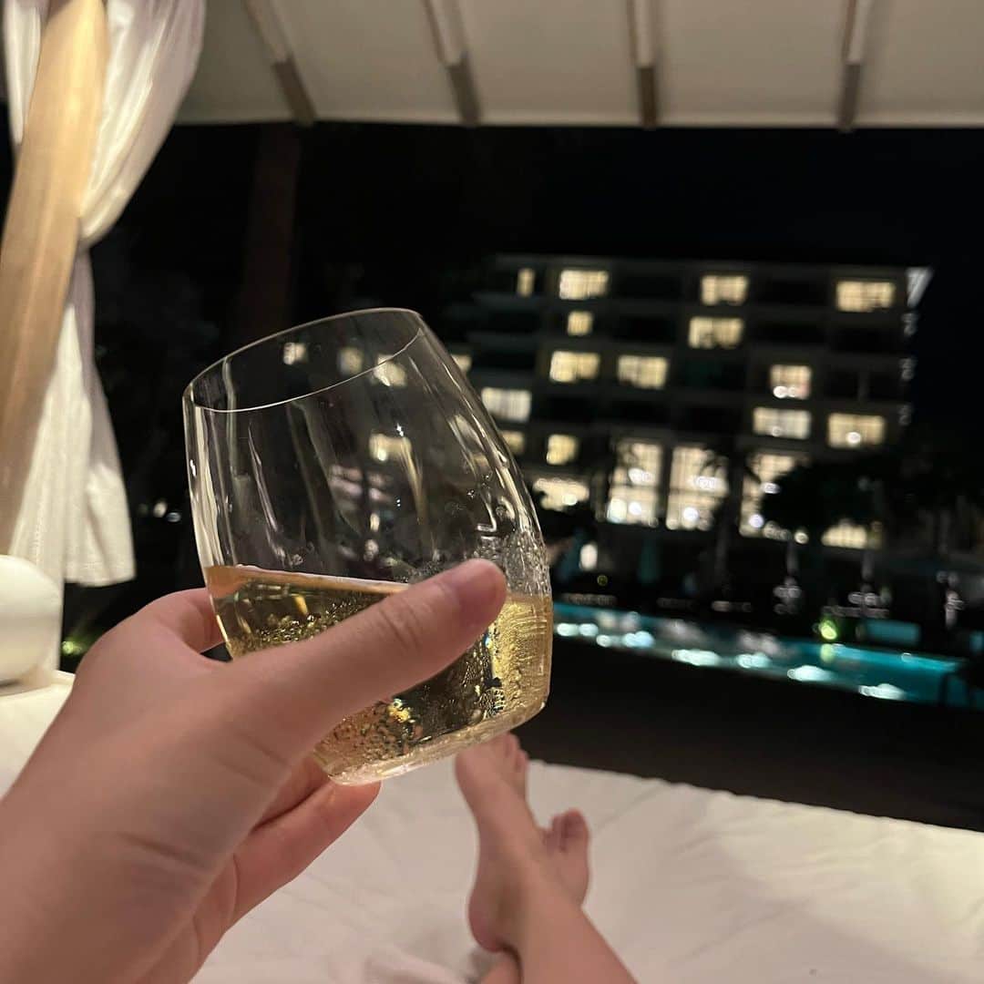 若松来海さんのインスタグラム写真 - (若松来海Instagram)「🌃🌴🥂🤍 ⁡ ⁡ ⁡ ⁡ ⁡ ⁡ ⁡  #anaintercontinentalishigakiresort #anaインターコンチネンタル石垣リゾート  #ホテルプール  #リゾート  #リゾートホテル #resort  #水着 #水着女子  #水着コーデ  #ダーリッチ #darich  #ホカンス  #プールパーティー  #swimwear #japantravel #japantrip #沖縄旅行  #沖縄観光 #沖縄グルメ  #沖縄ホテル #石垣島旅行  #石垣島グルメ  #石垣島ホテル  #island #islandlife #カバナ  #shein購入品  #shein  #ワンピースコーデ」10月7日 22時45分 - mllklog