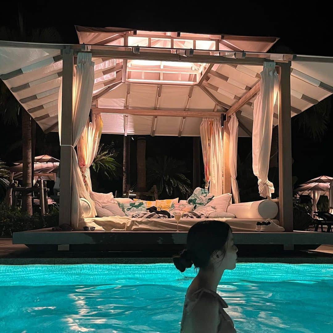 若松来海さんのインスタグラム写真 - (若松来海Instagram)「🌃🌴🥂🤍 ⁡ ⁡ ⁡ ⁡ ⁡ ⁡ ⁡  #anaintercontinentalishigakiresort #anaインターコンチネンタル石垣リゾート  #ホテルプール  #リゾート  #リゾートホテル #resort  #水着 #水着女子  #水着コーデ  #ダーリッチ #darich  #ホカンス  #プールパーティー  #swimwear #japantravel #japantrip #沖縄旅行  #沖縄観光 #沖縄グルメ  #沖縄ホテル #石垣島旅行  #石垣島グルメ  #石垣島ホテル  #island #islandlife #カバナ  #shein購入品  #shein  #ワンピースコーデ」10月7日 22時45分 - mllklog