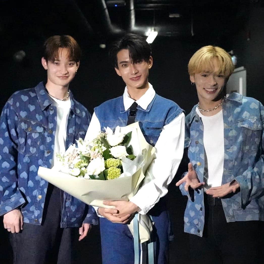 のインスタグラム：「FIRST STAGE Congratulations 🎉✨ @first_fh   ยินดีด้วยนะครับ สำหรับงาน #FirstStage  เป็นช่วงเวลาที่สนุกมากเลยครับ🙏 ไว้พบกันใหม่นะคับ🔥🔥   #PSYCHICFEVER #RYOGA #REN」