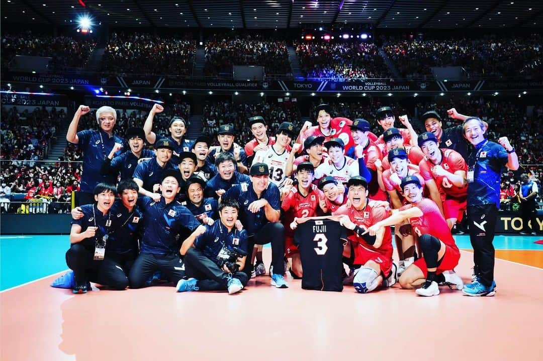 山内晶大のインスタグラム：「. . .  The 2023 FIVB  Olympic Qualification Tournament 🇯🇵 World Cup 2023  🇸🇮🇯🇵 5勝目🙌  We’re delighted we have a spot at the Olympic Games next year in Paris!  . . . #龍神nippon  #Japan  #Slovenia #OQT #worldcup #ワールドカップ」