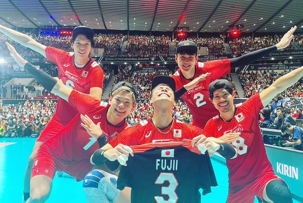 山内晶大さんのインスタグラム写真 - (山内晶大Instagram)「. . .  The 2023 FIVB  Olympic Qualification Tournament 🇯🇵 World Cup 2023  🇸🇮🇯🇵 5勝目🙌  We’re delighted we have a spot at the Olympic Games next year in Paris!  . . . #龍神nippon  #Japan  #Slovenia #OQT #worldcup #ワールドカップ」10月7日 22時53分 - akihiroooo1130