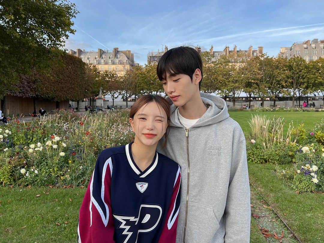 のインスタグラム：「사진 안찍는넘 뒷목 몇대 후려치고 같이 찌것다 ♡︎ ... 우행시 🫧🫧🫧」