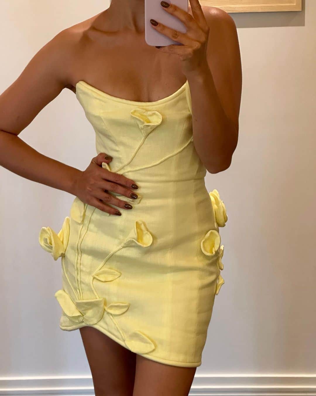 シャニーナ・シャイクのインスタグラム：「Can we get a little applause for the dress 💛 @zimmermann」