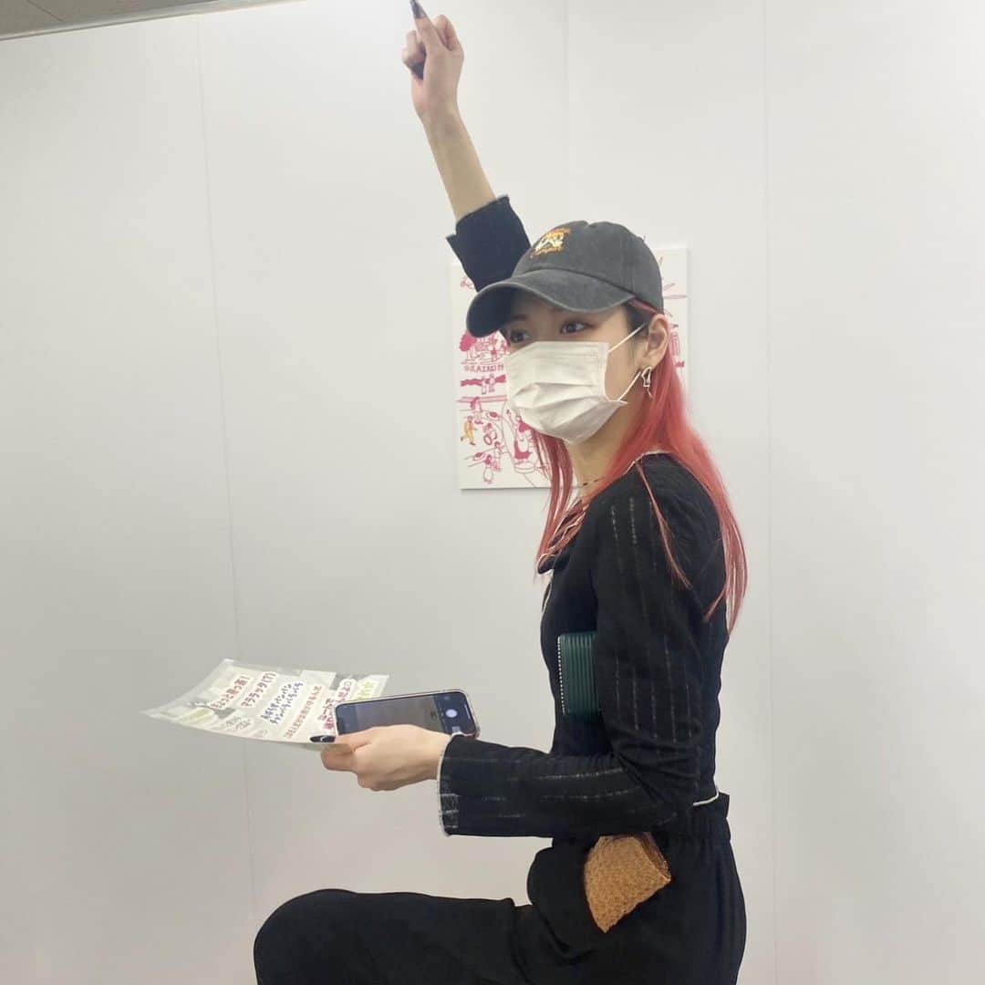 mihoro*のインスタグラム：「みゃざゎ と ぉかざき たのしぃ日 最近は会話禁止令で人に会えなかったから この日だったり 楽しかった日の写真見て 思い出しニヤニヤしている みゃざゎは相変わらず変だった そこがよかったりもする 癖になるみゃざゎ 癖になっちゃってるみゃざゎ」