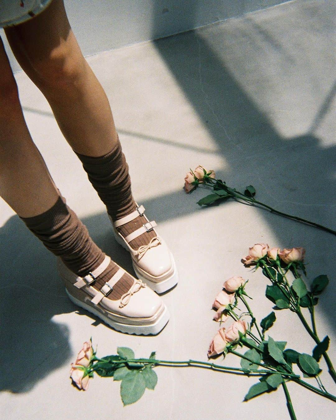 HONEY MI HONEY OFFICIALさんのインスタグラム写真 - (HONEY MI HONEY OFFICIALInstagram)「【new in】  enamel ballerina wedge sole shoes  @honeymihoney_official  #HONEYMIHONEY #TOKYO #omotesando #harajuku #2023AW」10月7日 23時23分 - honeymihoney_official