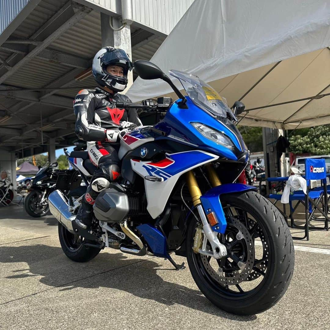 原田哲也さんのインスタグラム写真 - (原田哲也Instagram)「今日のイベント、カスノ大運動会！芳賀くんと一緒でした。 #araihelmet #dainese #カスノモーターサイクル #モトラッドカスノ #ドカティ京都 #アエラ#bmwmotorrad #ducati #芳賀紀行」10月7日 23時15分 - tetsuya_harada31