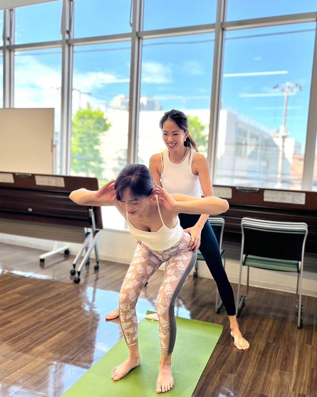 菅井悦子のインスタグラム：「効くうううう😇😵‍💫のポイントを探し当てるのが好きです😋 私のクラスはあれ？なんかいつの間にかキツくない？っていうジワジワ系。  だから、いつの間にか追い込めちゃう感じなのですねぇ。。 大いに意味を持って動いていくから、なんだかんだあっという間の90分です。  それにしても私、楽しそうだなー🤣  #肉体彫刻#肉体彫刻メソッド#真実のボディメイク」