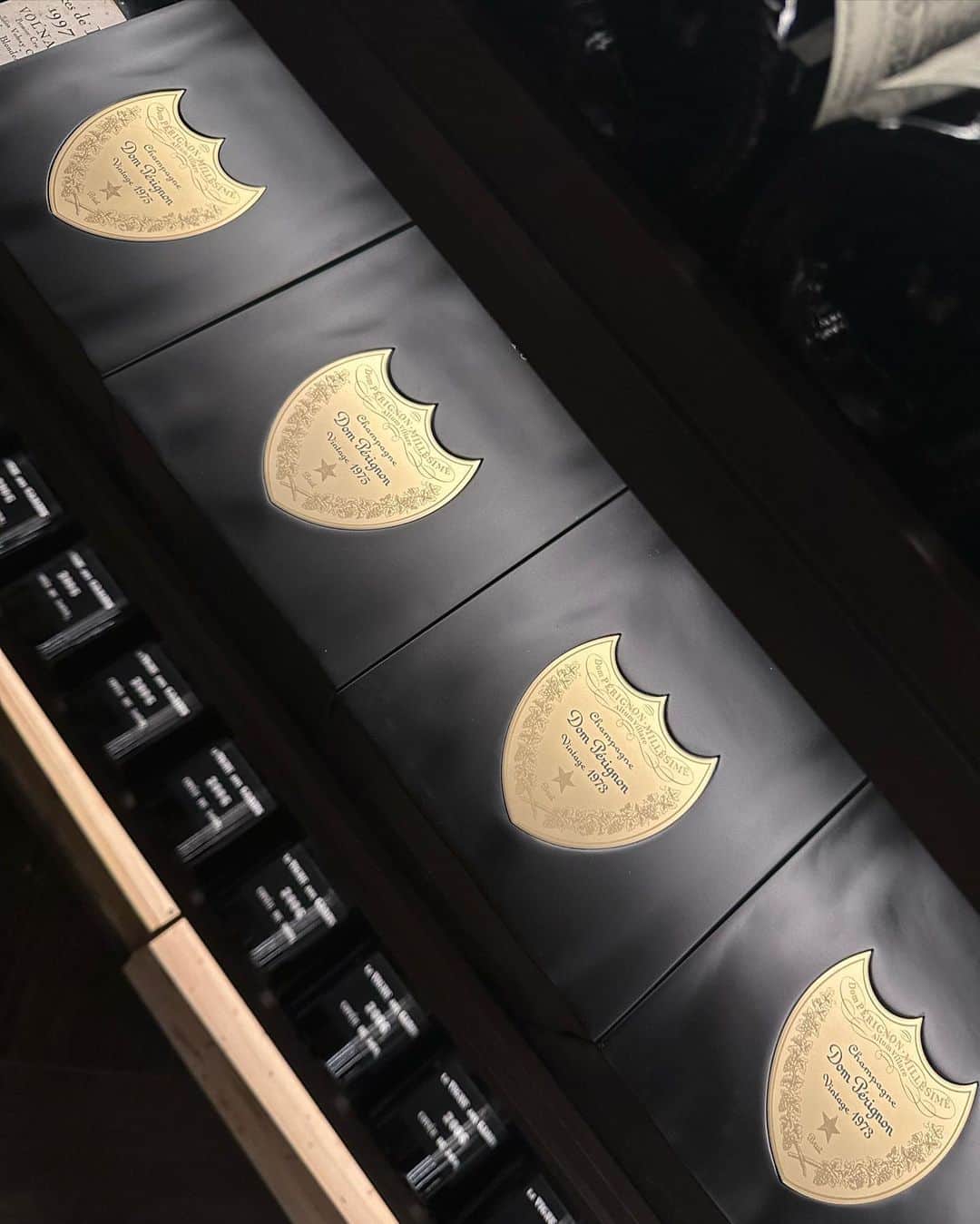松岡李那さんのインスタグラム写真 - (松岡李那Instagram)「Happy Saturday 🤍👀🥂🍷 #毎日投稿challenge  @linahxoxo 💕 #cigar #winelover」10月7日 23時26分 - linahxoxo