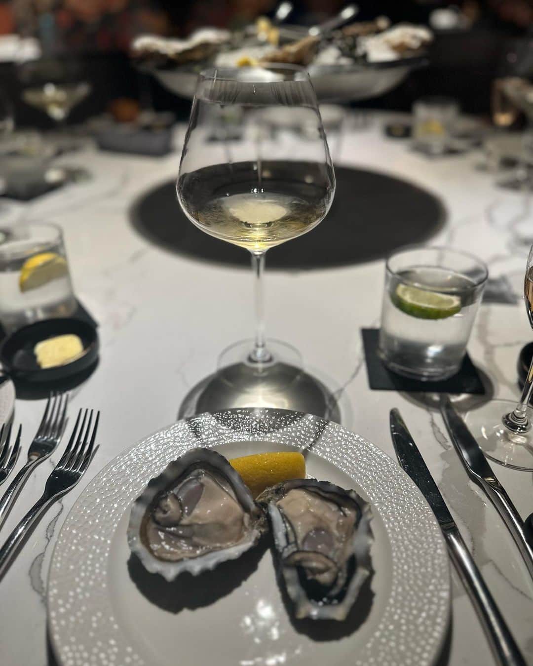 松岡李那さんのインスタグラム写真 - (松岡李那Instagram)「Happy Saturday 🤍👀🥂🍷 #毎日投稿challenge  @linahxoxo 💕 #cigar #winelover」10月7日 23時26分 - linahxoxo