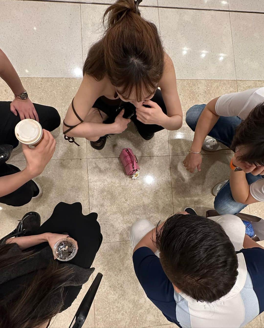 松岡李那さんのインスタグラム写真 - (松岡李那Instagram)「Happy Saturday 🤍👀🥂🍷 #毎日投稿challenge  @linahxoxo 💕 #cigar #winelover」10月7日 23時26分 - linahxoxo