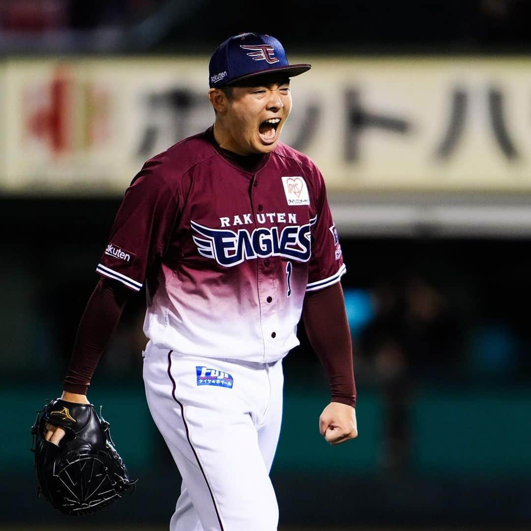 東北楽天ゴールデンイーグルスさんのインスタグラム写真 - (東北楽天ゴールデンイーグルスInstagram)「⚾️  ⚾️E 5-5 H⚾️  9回に登板した松井裕樹選手が500試合登板を達成㊗️🎉✨ CS進出のために負けられない一戦は4時間50分の大熱戦に‼️ 3点ビハインドの6回に辰己選手が9号同点3ラン🔥🔥🔥 その後は両軍投手陣が譲らずに延長12回引き分け⚾️ 打線では2回に村林選手が先制2点タイムリー👍🏼 岡島選手と浅村選手が揃って2安打2得点⚾️⚾️ 投げては4番手の藤井選手が1回2/3を投げて1安打無失点‼️ 8回は渡辺翔太選手、10回は宋選手が無失点に✨✨ さらに内選手は11回と12回を無失点に抑えるナイスピッチ👏🏼👏🏼  #鷲が掴む #rakuteneagles  #松井裕樹 #辰己涼介  #浅村栄斗 #藤井聖 #内星龍  #村林一輝  #宋家豪 #渡辺翔太」10月7日 23時27分 - rakuten_eagles