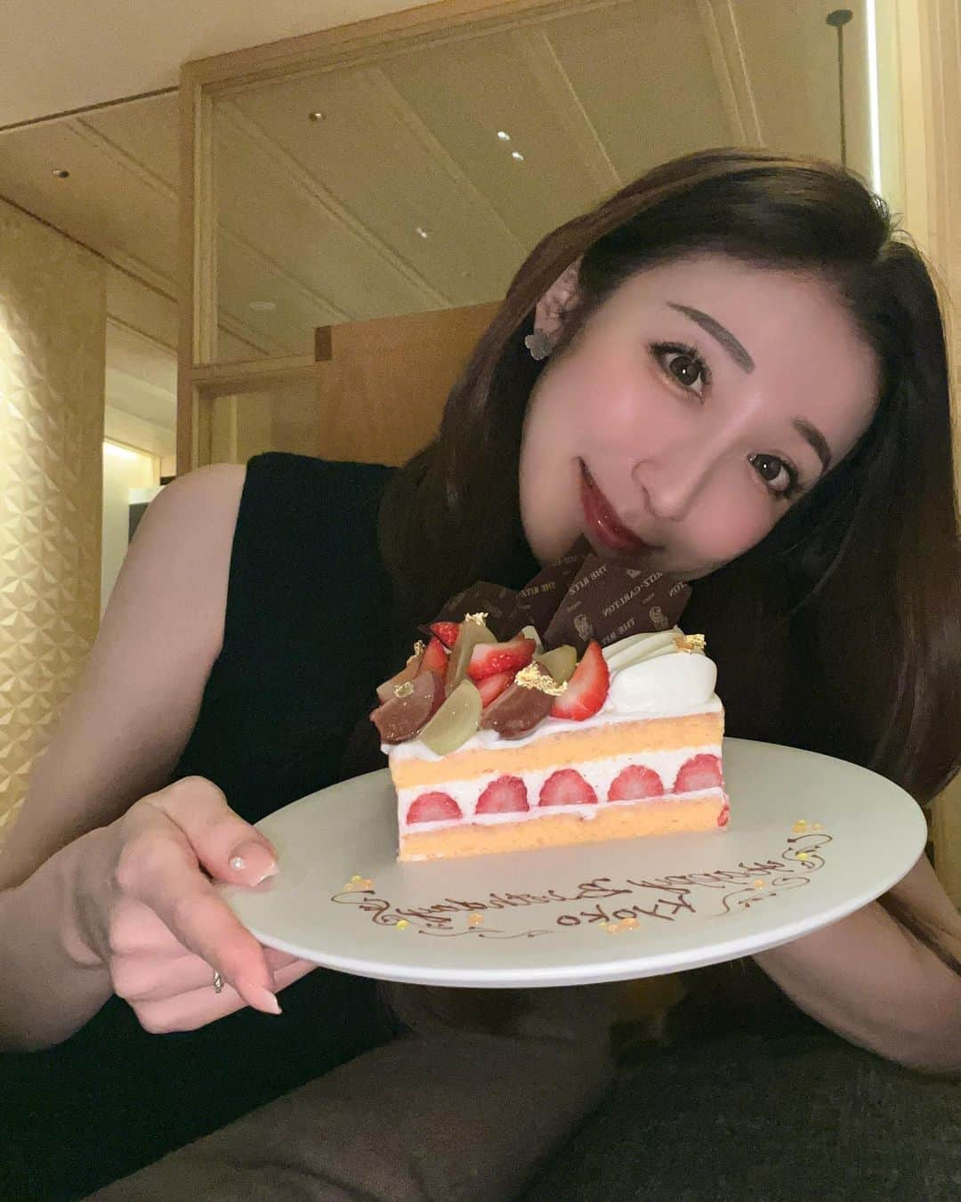 東條恭子さんのインスタグラム写真 - (東條恭子Instagram)「𝐎𝐜𝐭𝐨𝐛𝐞𝐫 𝟔𝐭𝐡♥♥ 今年の誕生日はリッツ日光 @ritzcarltonnikko でゆっくりと過ごすことが出来ました🫶🏻🍓 ⁡ たくさんの優しいメッセージをいただいたりと 嬉しい優しい気持ちでまた新たなスタートを 迎えれたことに感謝の気持ちでいっぱいです🥹 ありがとうございます🫶🏻♥️ ⁡ 𝐓𝐡𝐚𝐧𝐤 𝐲𝐨𝐮 𝐬𝐨 𝐦𝐮𝐜𝐡 𝐟𝐨𝐫 𝐦𝐚𝐤𝐢𝐧𝐠 𝐦𝐲 𝐬𝐩𝐞𝐜𝐢𝐚𝐥 𝐝𝐚𝐲 𝐞𝐯𝐞𝐧 𝐦𝐨𝐫𝐞 𝐬𝐩𝐞𝐜𝐢𝐚𝐥 𝐰𝐢𝐭𝐡 𝐚𝐥𝐥 𝐲𝐨𝐮𝐫 𝐥𝐨𝐯𝐞𝐥𝐲 𝐛𝐝𝐚𝐲 𝐰𝐢𝐬𝐡𝐞𝐬!♡ ⁡ #10月生まれ #10月6日生まれ #誕生日 #感謝の気持ち #リッツカールトン日光 #theritzcarltonnikko #rcnikko #theritzcarlton #birthday #rcmemories」10月7日 23時28分 - kyoko_tojo