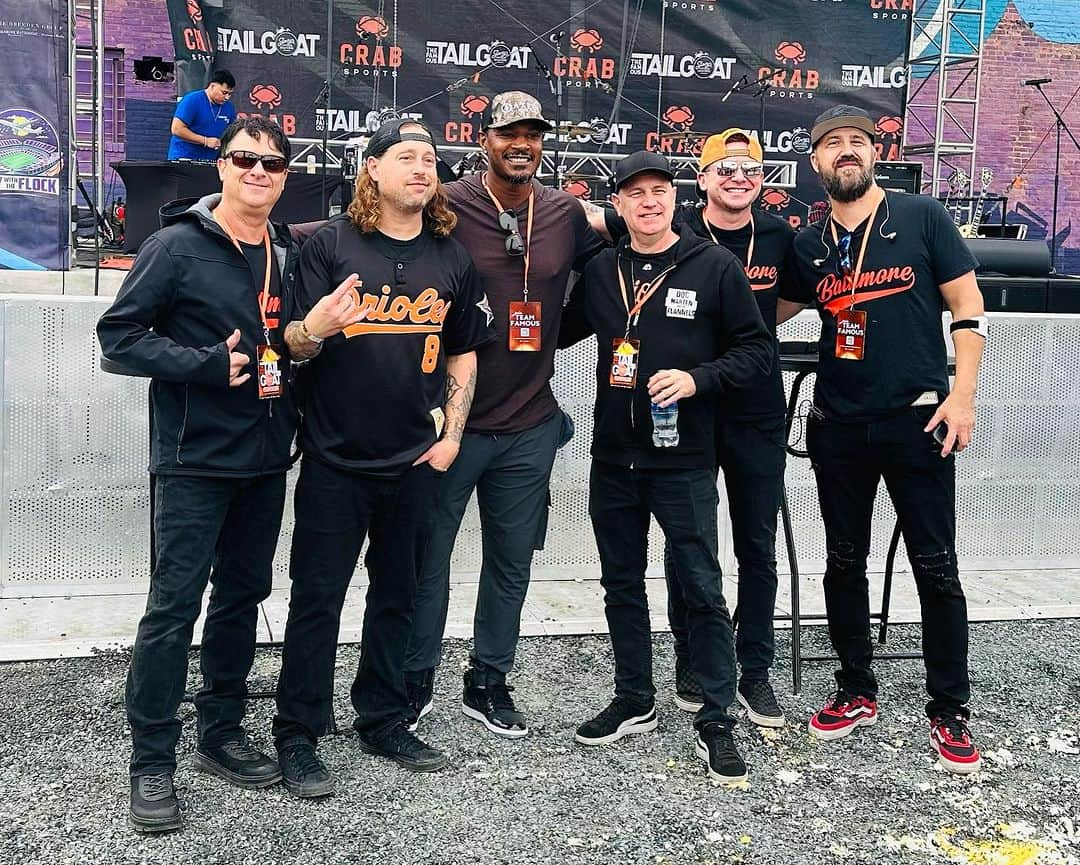 アダム・ジョーンズさんのインスタグラム写真 - (アダム・ジョーンズInstagram)「Just hangin’ with the best centerfielder in Orioles history NUMBER 10, Adam Jones! #orioles #alds #docsandflannels #oriolesmagic #baltimore」10月7日 23時40分 - simplyaj10