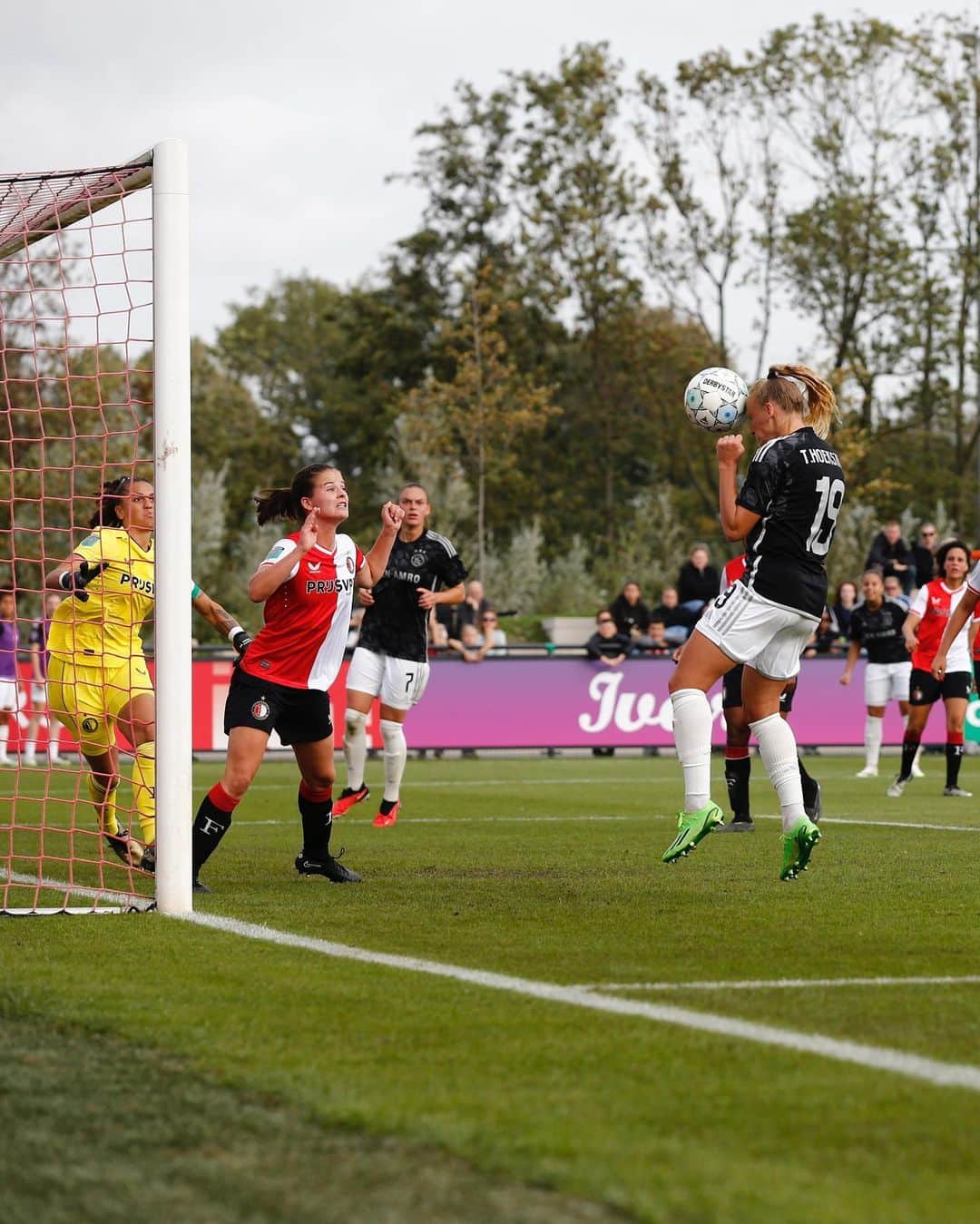 アヤックス・アムステルダムさんのインスタグラム写真 - (アヤックス・アムステルダムInstagram)「Congrats to the @AjaxVrouwen, who beat Feyenoord 0-1 away from home! ❌❌❌」10月7日 23時49分 - afcajax