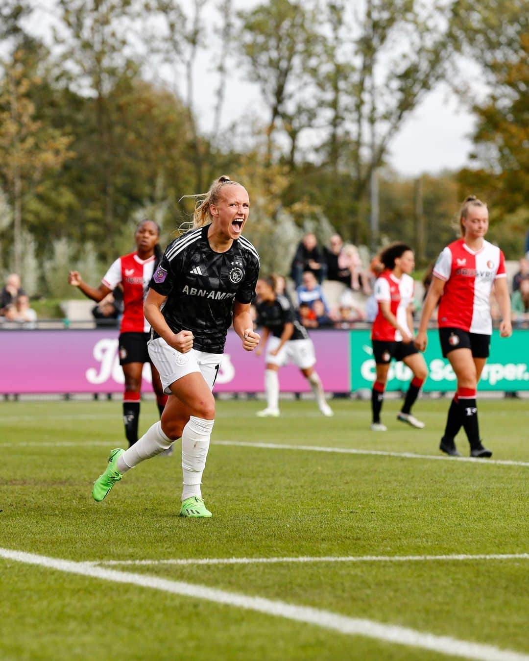 アヤックス・アムステルダムさんのインスタグラム写真 - (アヤックス・アムステルダムInstagram)「Congrats to the @AjaxVrouwen, who beat Feyenoord 0-1 away from home! ❌❌❌」10月7日 23時49分 - afcajax