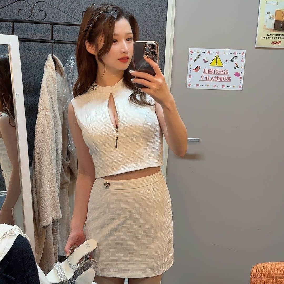 足立はなのインスタグラム：「おニュードレスです(((o(*ﾟ▽ﾟ*)o)))♡♡」