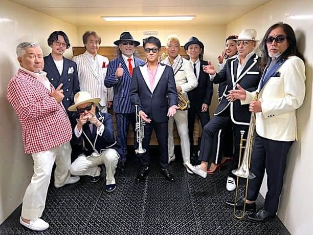 小野瀬雅生さんのインスタグラム写真 - (小野瀬雅生Instagram)「2023年10月7日『CRAZY KEN BAND World Tour 2023-2024 Presented by TATSUYA BUSSAN』STAGE01@福生市民会館においでくださった皆様☆ありがとうございました☆ツアースタート☆満員御礼☆シアワセデス☆野宮真貴さんも観に来てくださいました☆愛で溢れました☆サイコーでサイキョー☆次は福岡に参ります♫ #クレイジーケンバンド #ckb #crazykenband #worldtour2023-2024 #ワールドツアー #世界 #福生市民会館 #stage01 #ツアー1本目 #満員御礼 #シアワセデス #サイコーでサイキョー」10月7日 23時53分 - onosemasao