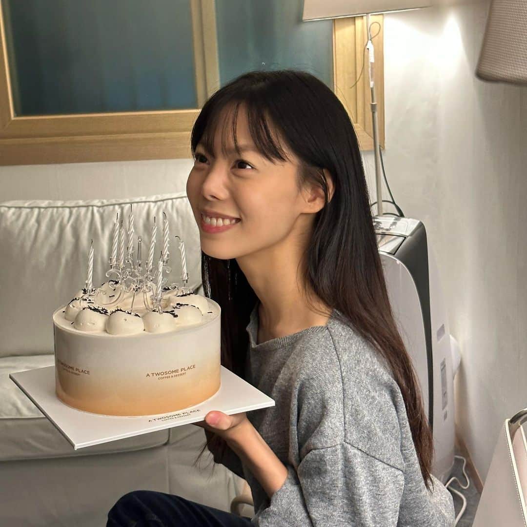 ユン・ジウォンのインスタグラム：「2023년 생일도 성공적...!💕」