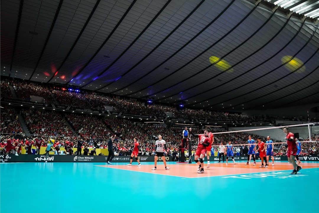 石川祐希さんのインスタグラム写真 - (石川祐希Instagram)「. .   パリオリンピック出場権獲得🇫🇷  みんなありがとう。  まだ明日も💪」10月7日 23時59分 - yuki_ishikawa_official