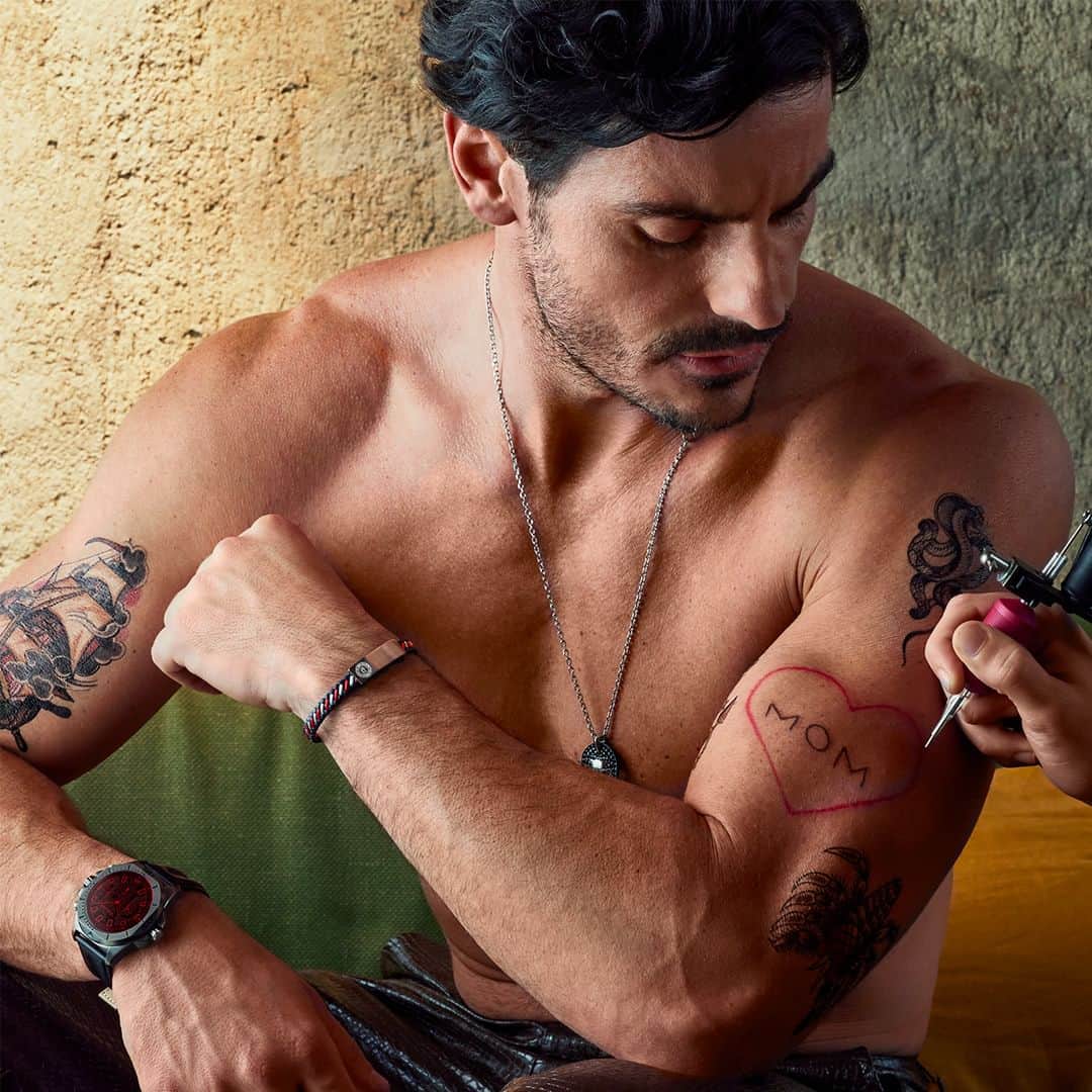 ポリスのインスタグラム：「Don't be scared to show yourself off: your boldness is your armor.  #PoliceLifestyle #AudacityWanted #FW23 #PoliceWatches #PoliceJewelry #Electrical #Armor」