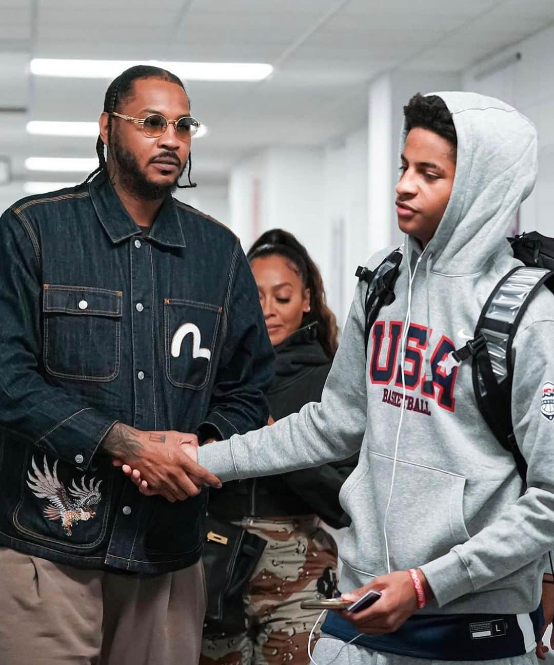 エヴィスジーンズさんのインスタグラム写真 - (エヴィスジーンズInstagram)「@carmeloanthony in our eagle and samurai embroidery retro denim jacket at this year’s USA Basketball Junior Team minicamp.   #evisu  #evisujeans   📷 via @usabasketball」10月8日 0時00分 - evisu1991