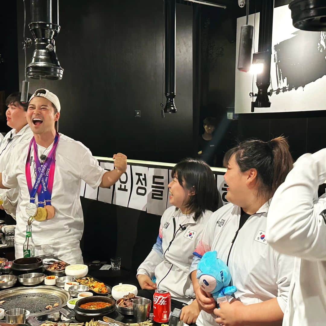 チョン・ヒョンムさんのインスタグラム写真 - (チョン・ヒョンムInstagram)「역도요정들과 제대로 소고기회식♡  제2의 장미란이 아닌 제1의 박혜정 손영희 김수현 윤하제 정아람이 되길 기원할게^^  #조선체육회 #무더」10月8日 0時01分 - junhyunmoo